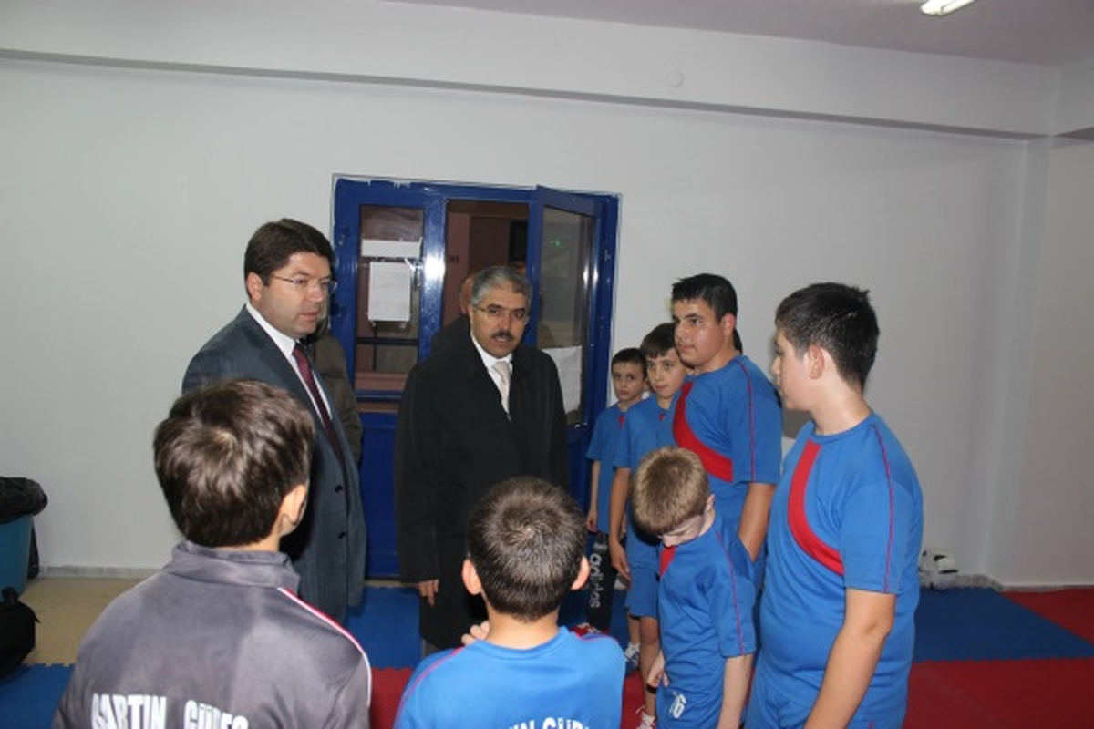 AK Parti\'li Tunç ve Vali Çınar\'dan Genç Sporculara Ziyaret