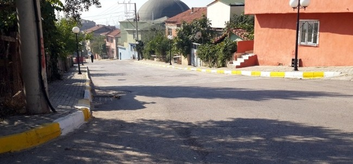 Yola Düşen Yaşlı Adam Aracın Altında Kaldı