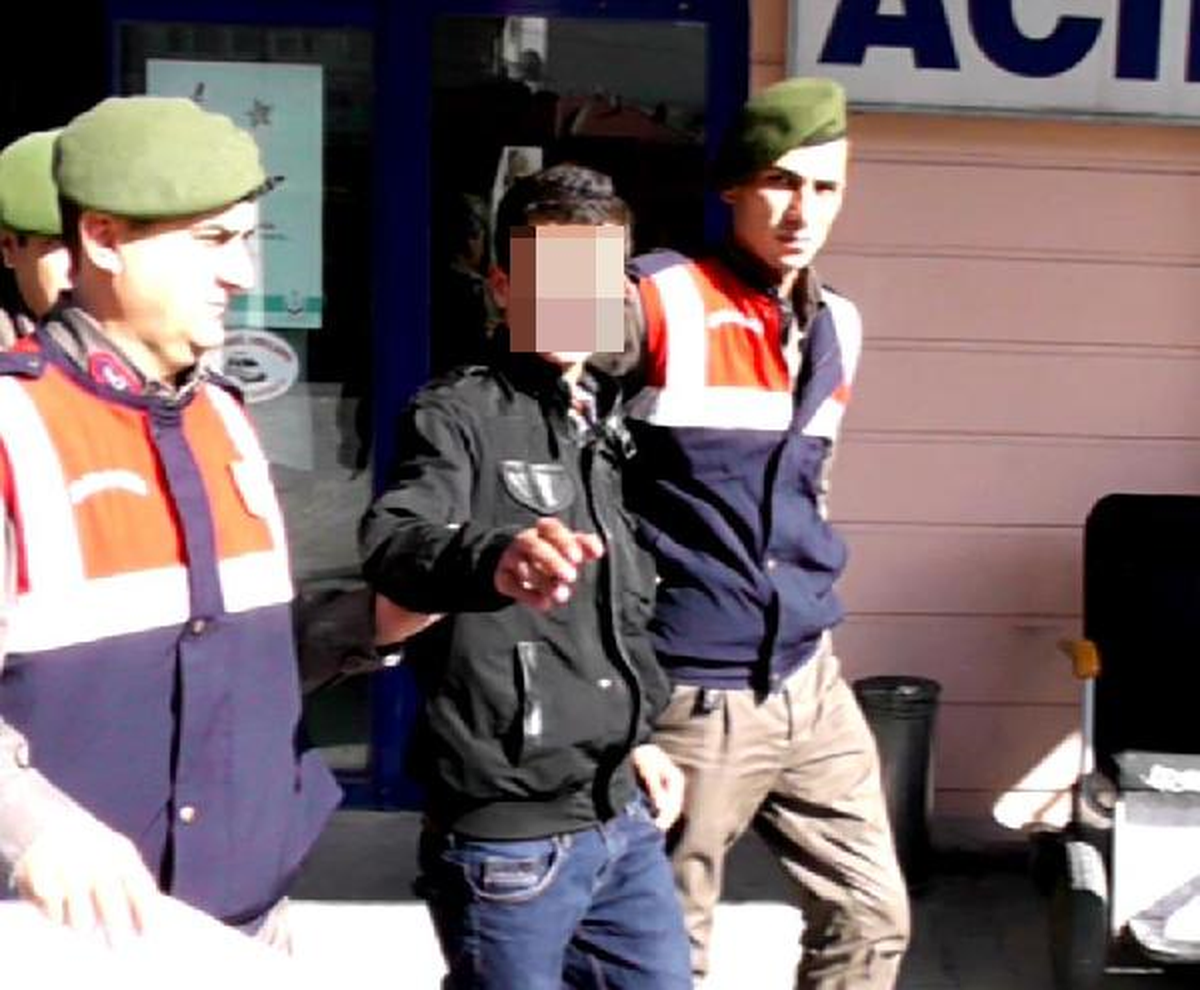 16 Yaşındaki Çocuğun Otobüsteki Uyku Yastığından Esrar Çıktı