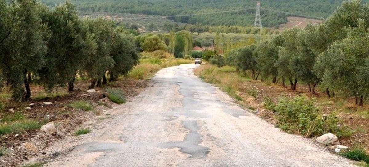 Aksu\'nun Bozuk Yolu Kırkağaçlıları İsyan Ettirdi