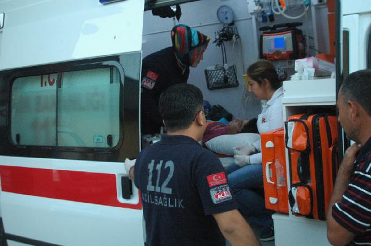 Andırın'da Traktör Devrildi: 2 Yaralı