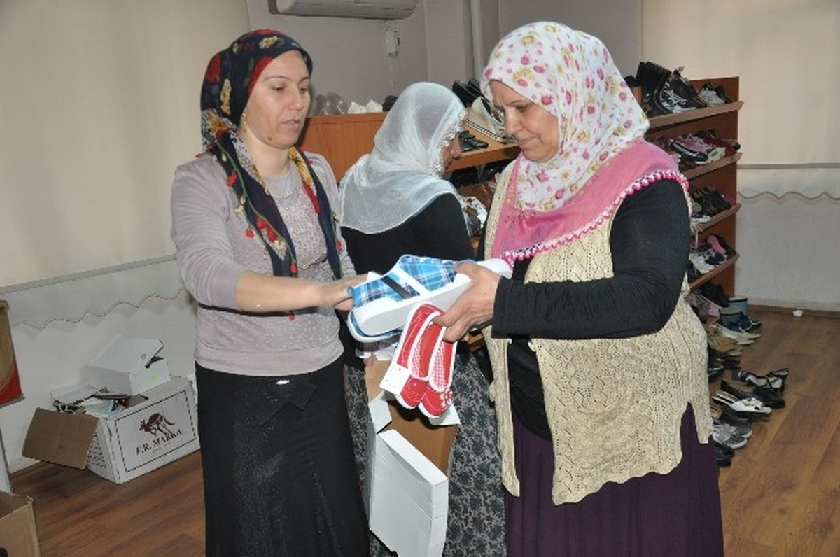 Bağlar Belediyesi Fakir Vatandaşlara Yardım Elini Uzattı