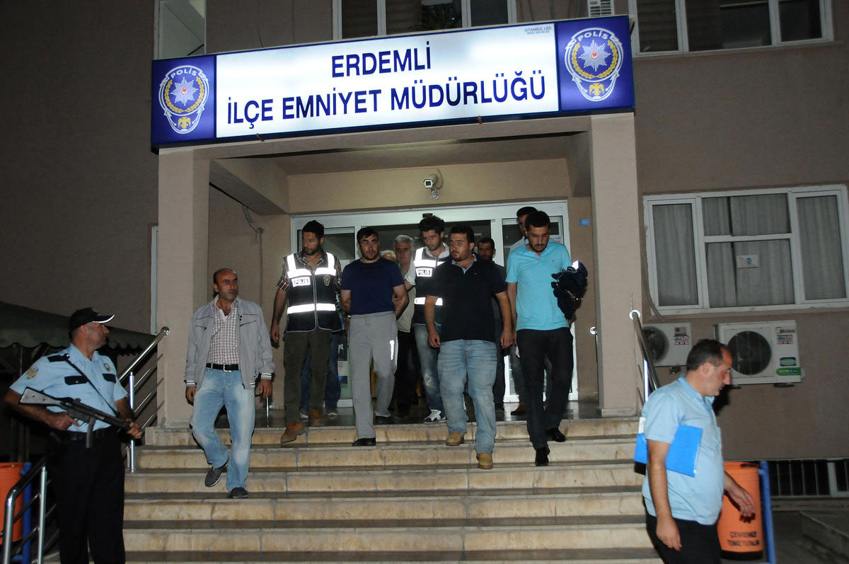 Bankadan Çaldığı Paralarla Otomobil Almış