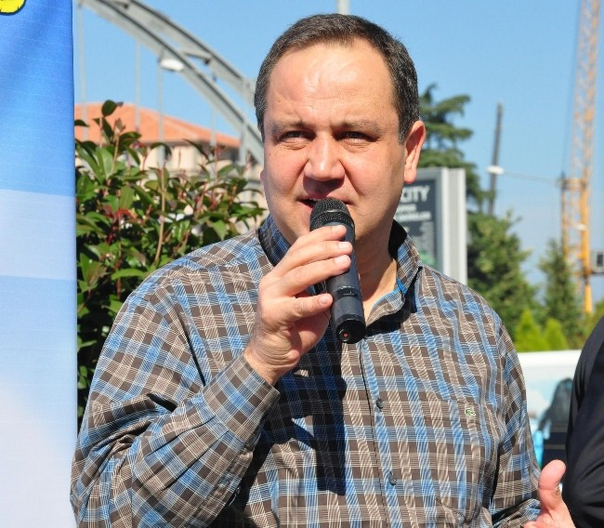 Başkan Aksu\'dan Görme Engellilere Beyaz Baston ve Konuşan Saat.
