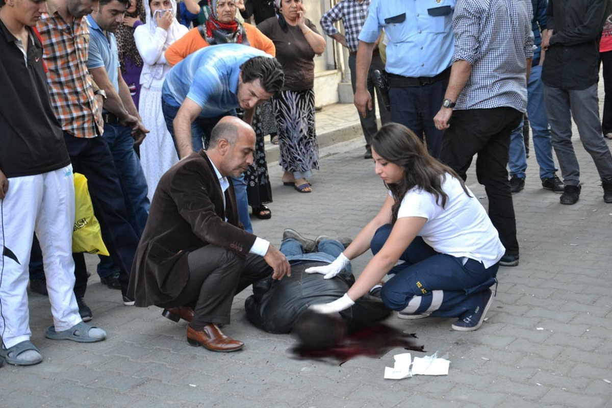 Önce Nişanlısını Sonra Kendini Vurdu