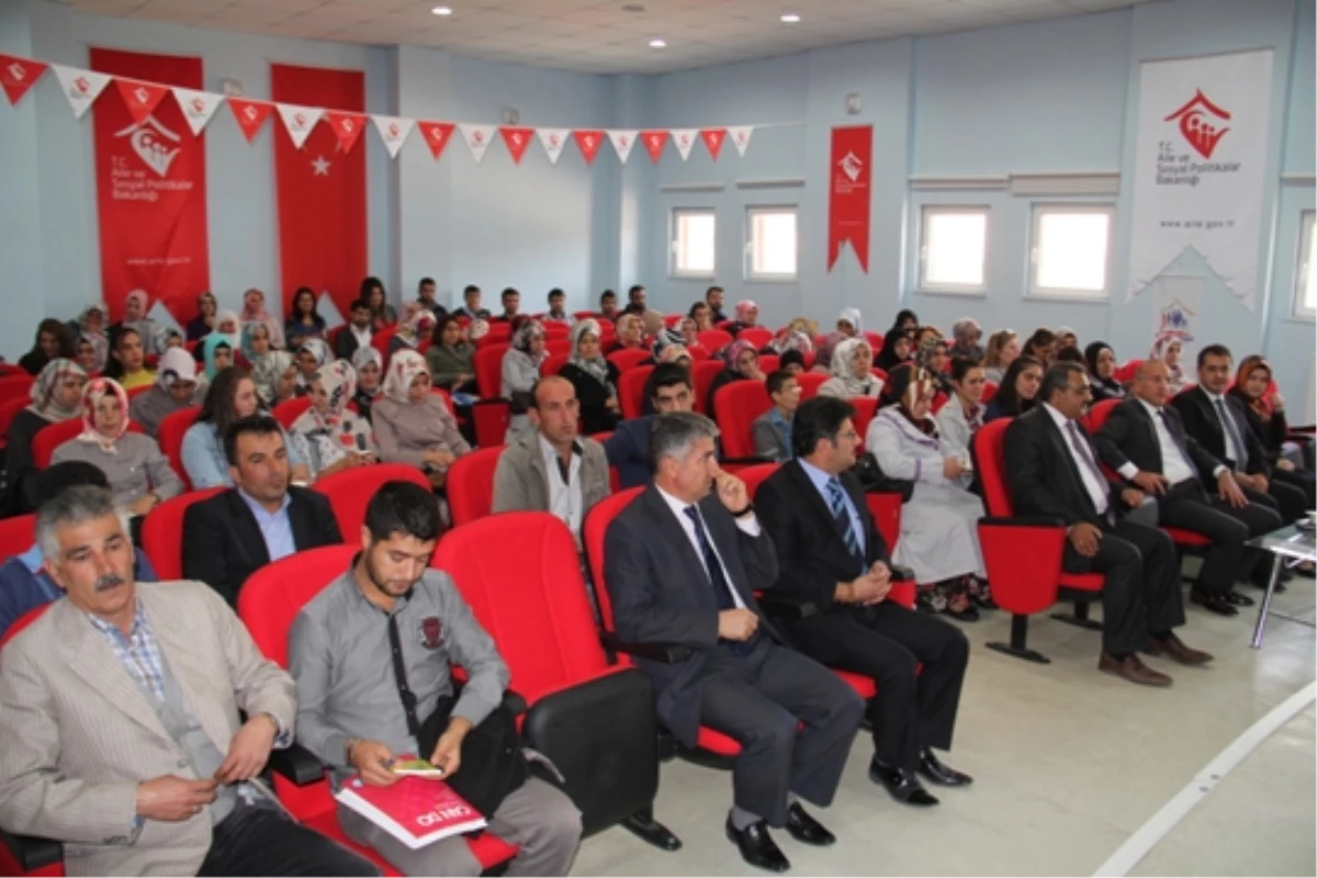 Bitlis\'te \'Aile Okulu Projesi\' Toplantısı Yapıldı