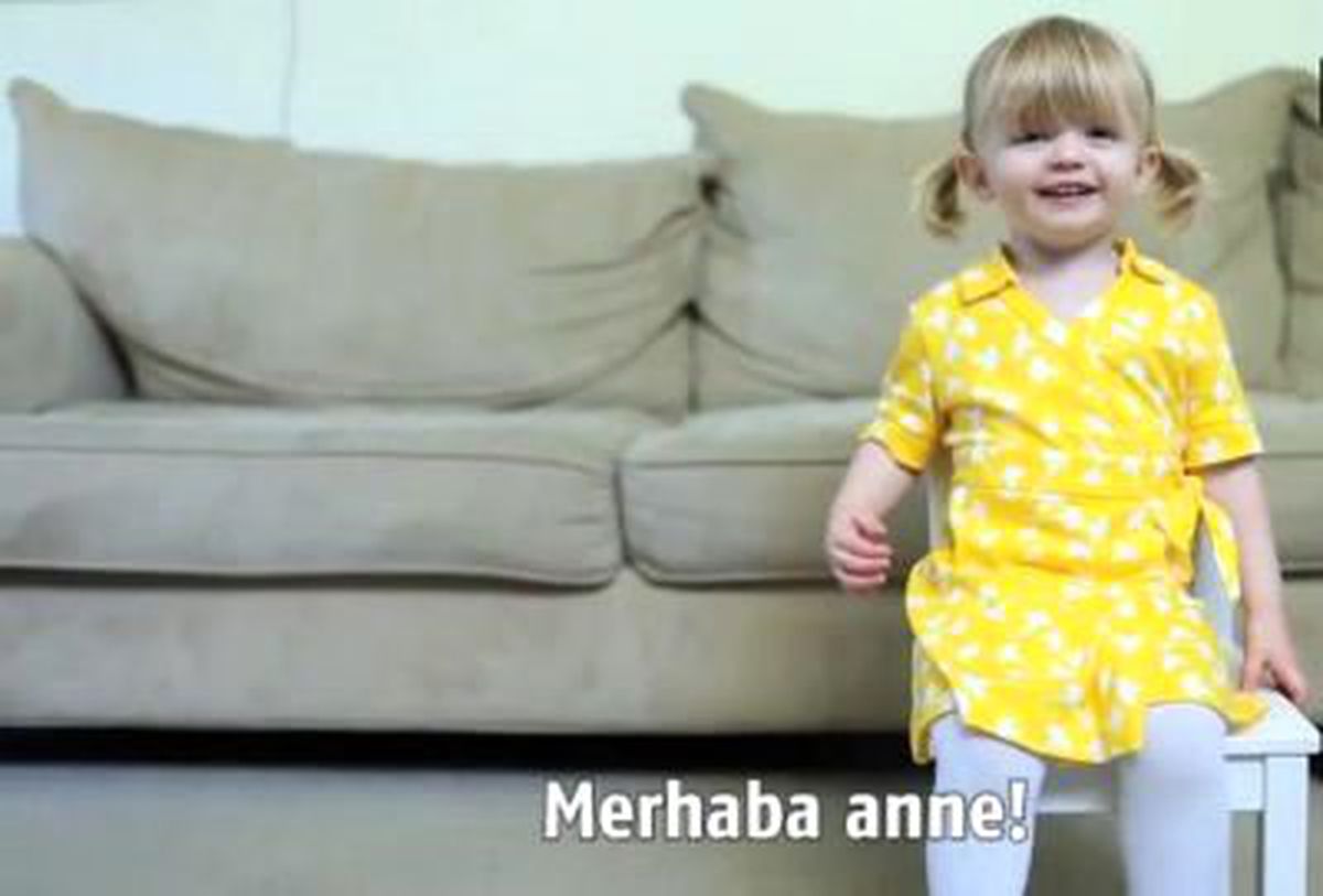 2 Yaşındaki Claire'dan Dünyanın En Şirin Doğum Günü Mesajı