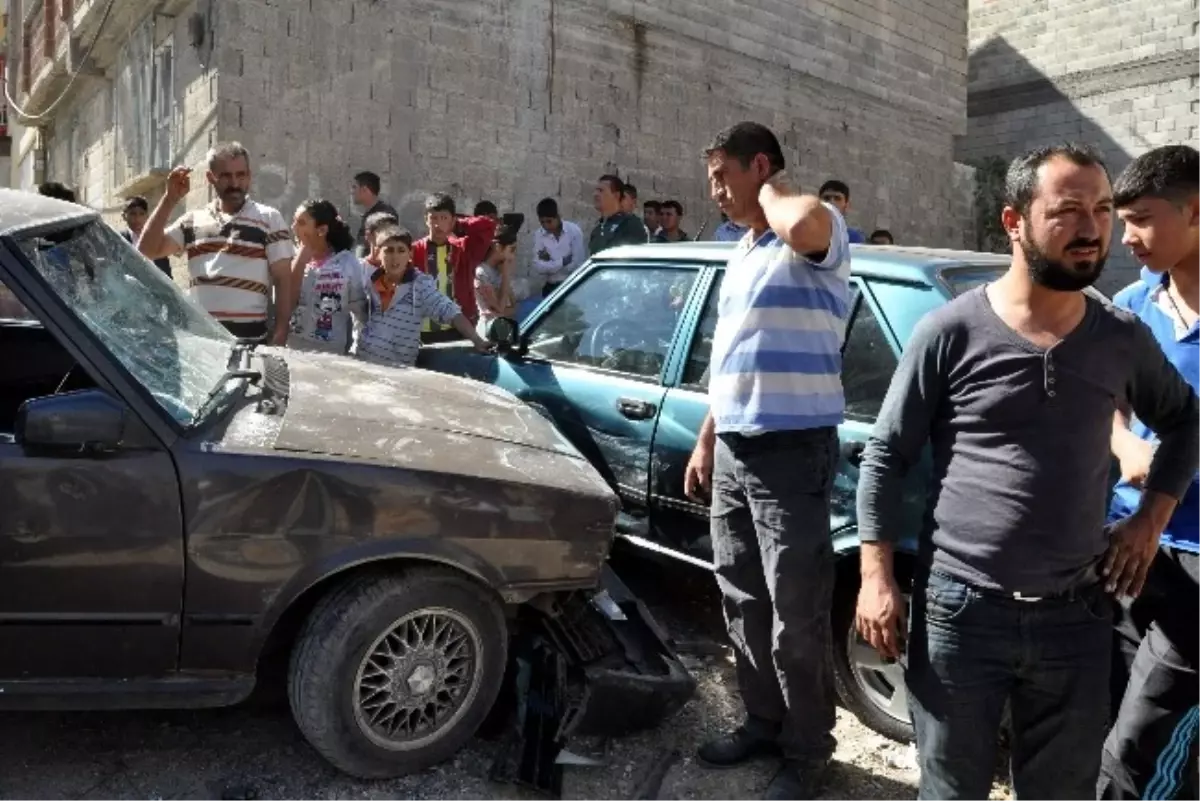 Freni Patlayan Otomobil Düğün Halayına Daldı