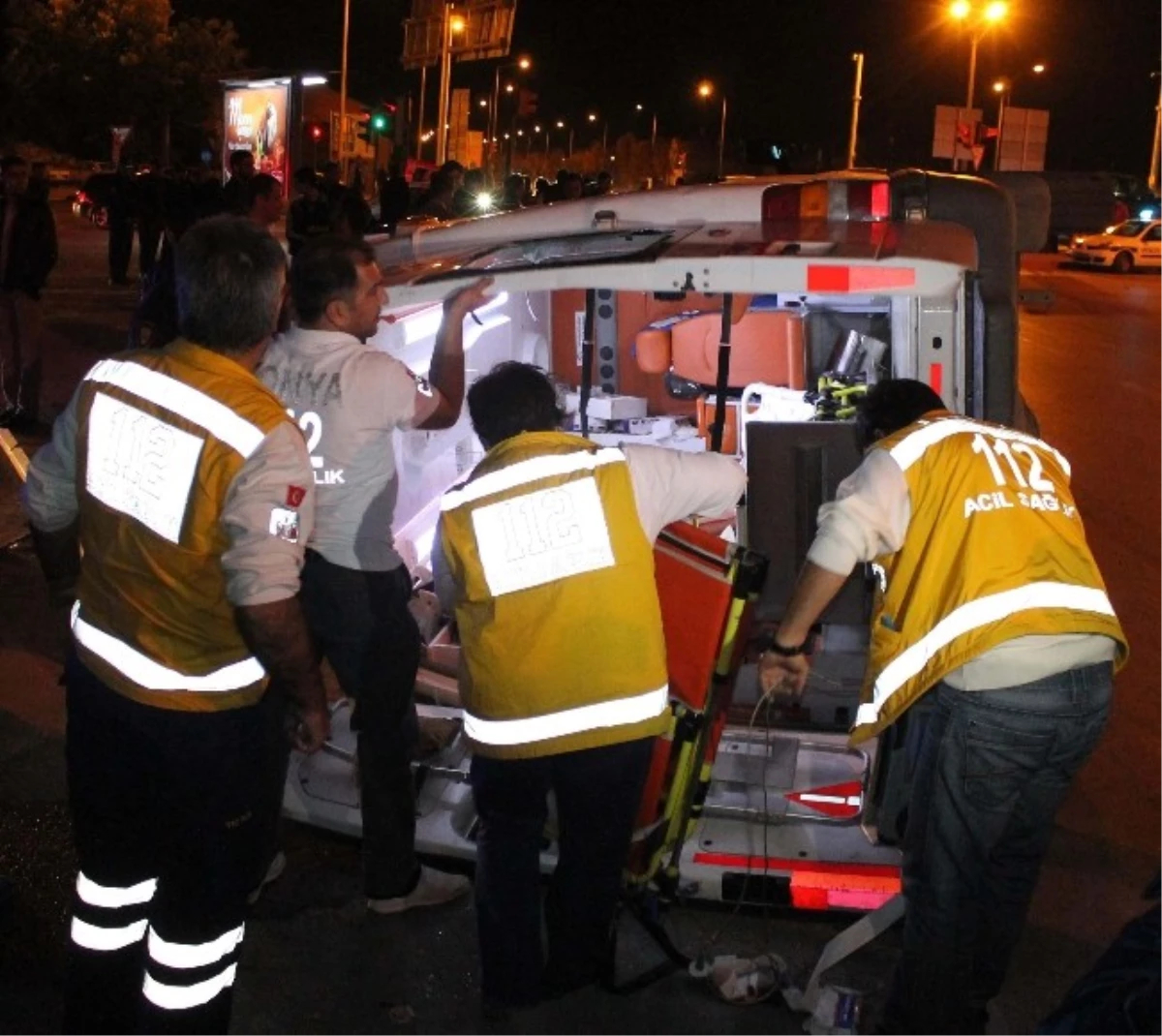 Hasta Taşıyan Ambulans Cip ile Çarpışıp Devrildi: 5 Yaralı