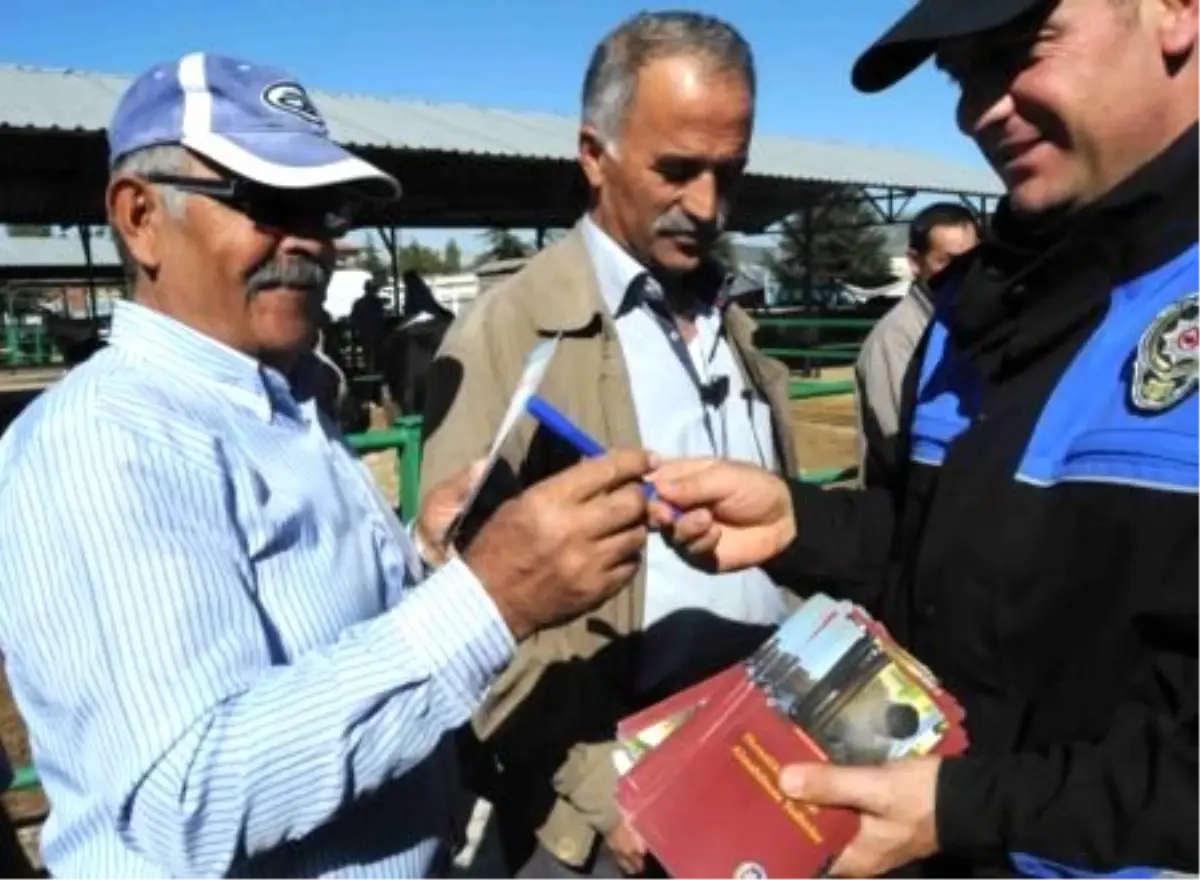 Isparta Emniyeti\'nden Kurbanlık Hayvan Satıcılarına Sahte Para Kontrol Kalemi