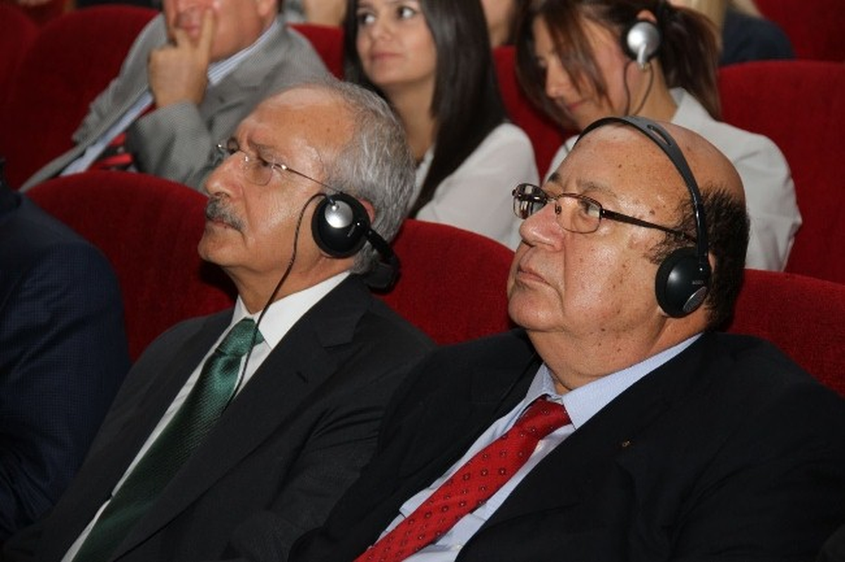 Kılıçdaroğlu\'nun Katıldığı Konferansta Protesto