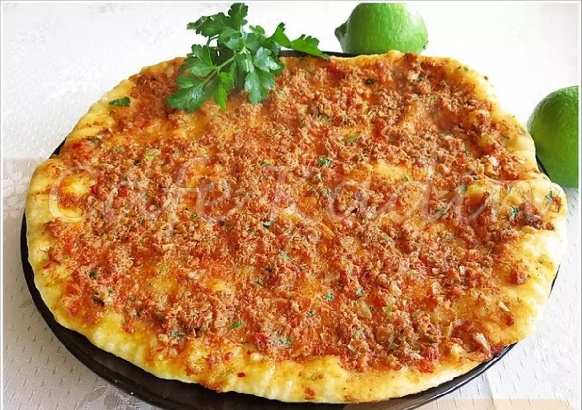 Lahmacun Kokusu, Otobüsten İndirtti