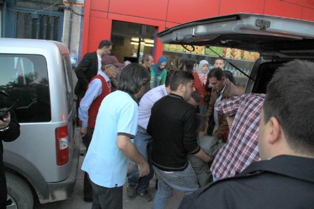 Polis Memuru Kendisini Bıçaklayan Çay Ocağı Sahibini Tabanca ile Bacağından Yaraladı