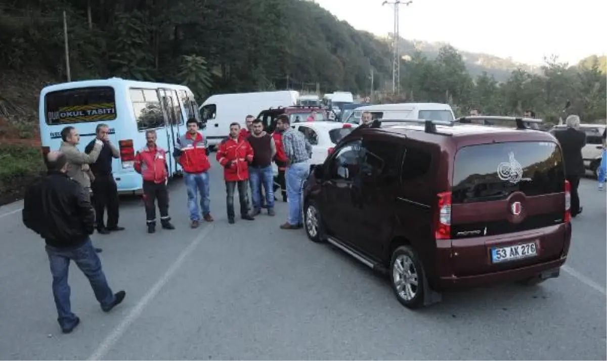 Rize\'de Kapalı Yol Protestosunda Arbede