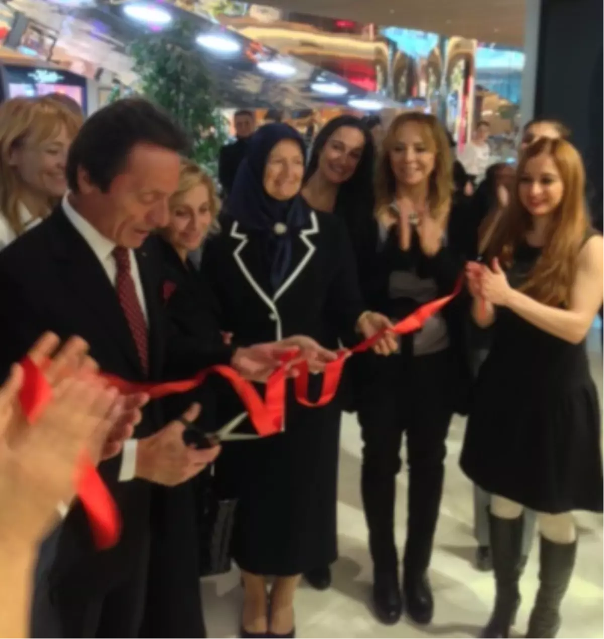 Silk & Cashmere Amiral Mağazasıyla Zorlu Center AVM\'de Açıldı