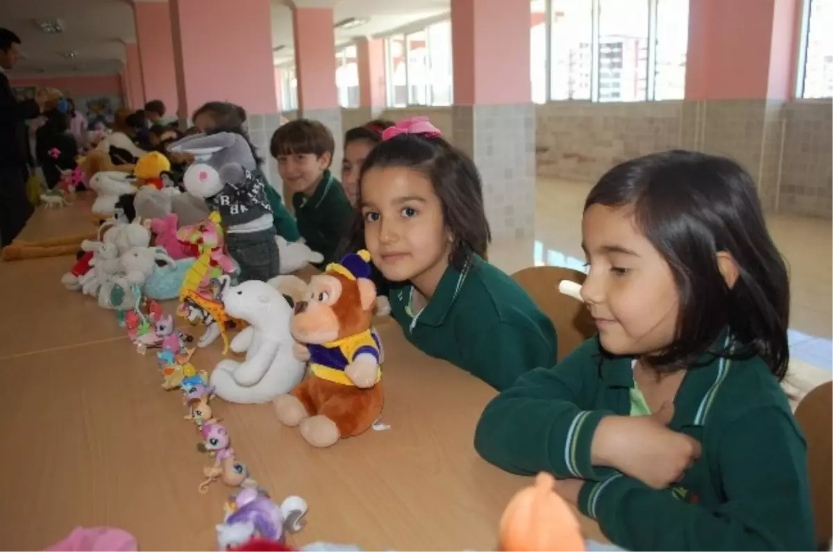 Yozgat Özel Ergin Kolejinden Hayvan Sevgisine Oyuncaklı Destek