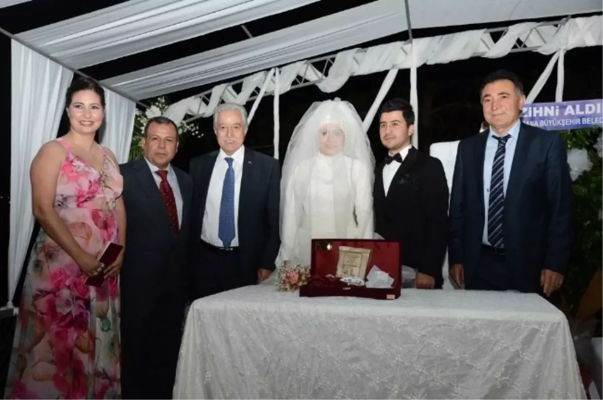 Zihni Aldırmaz Nikah Kıydı