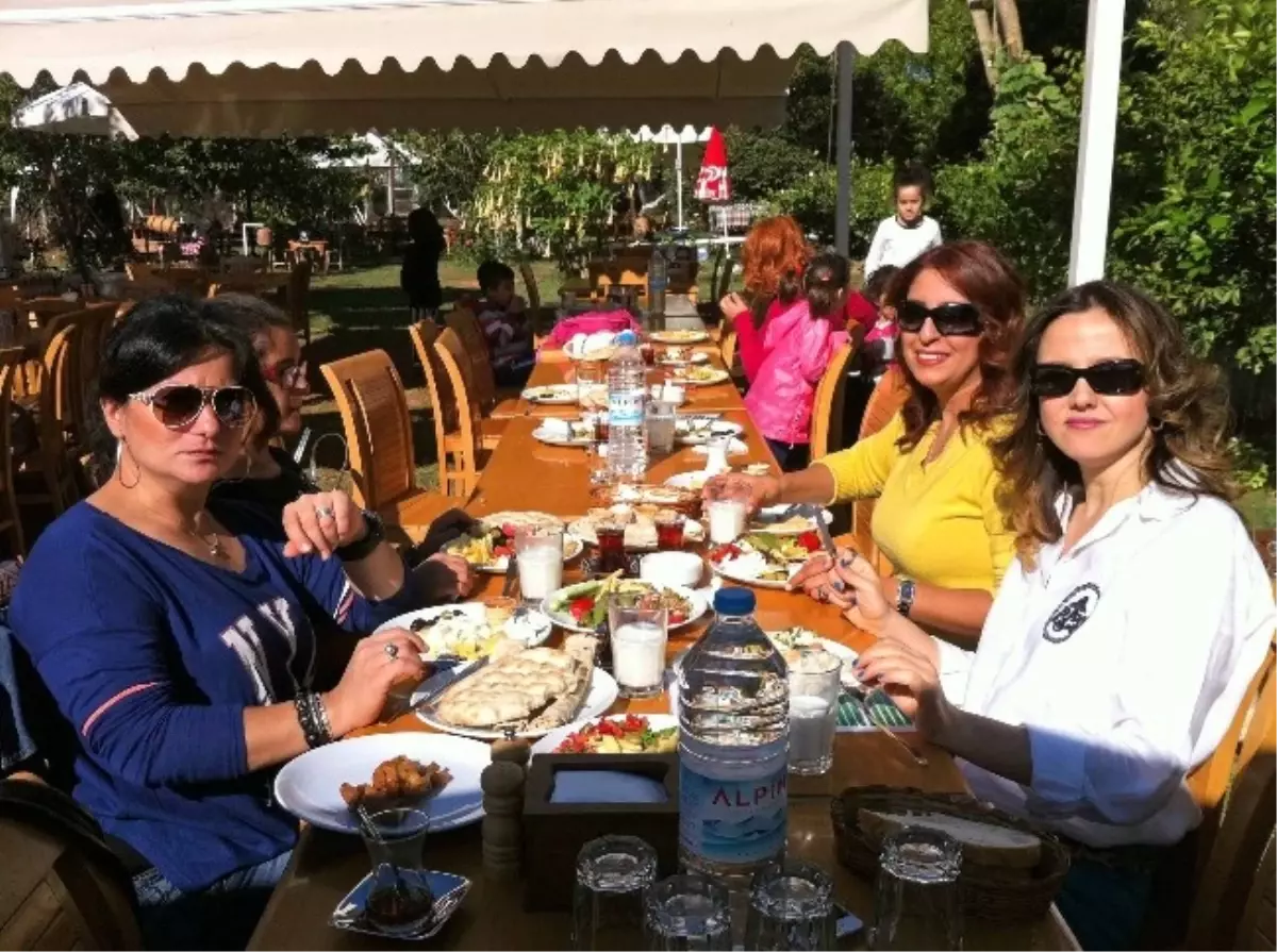 Akik Üyesi Kadınlar Kahvaltıda Stres Attı