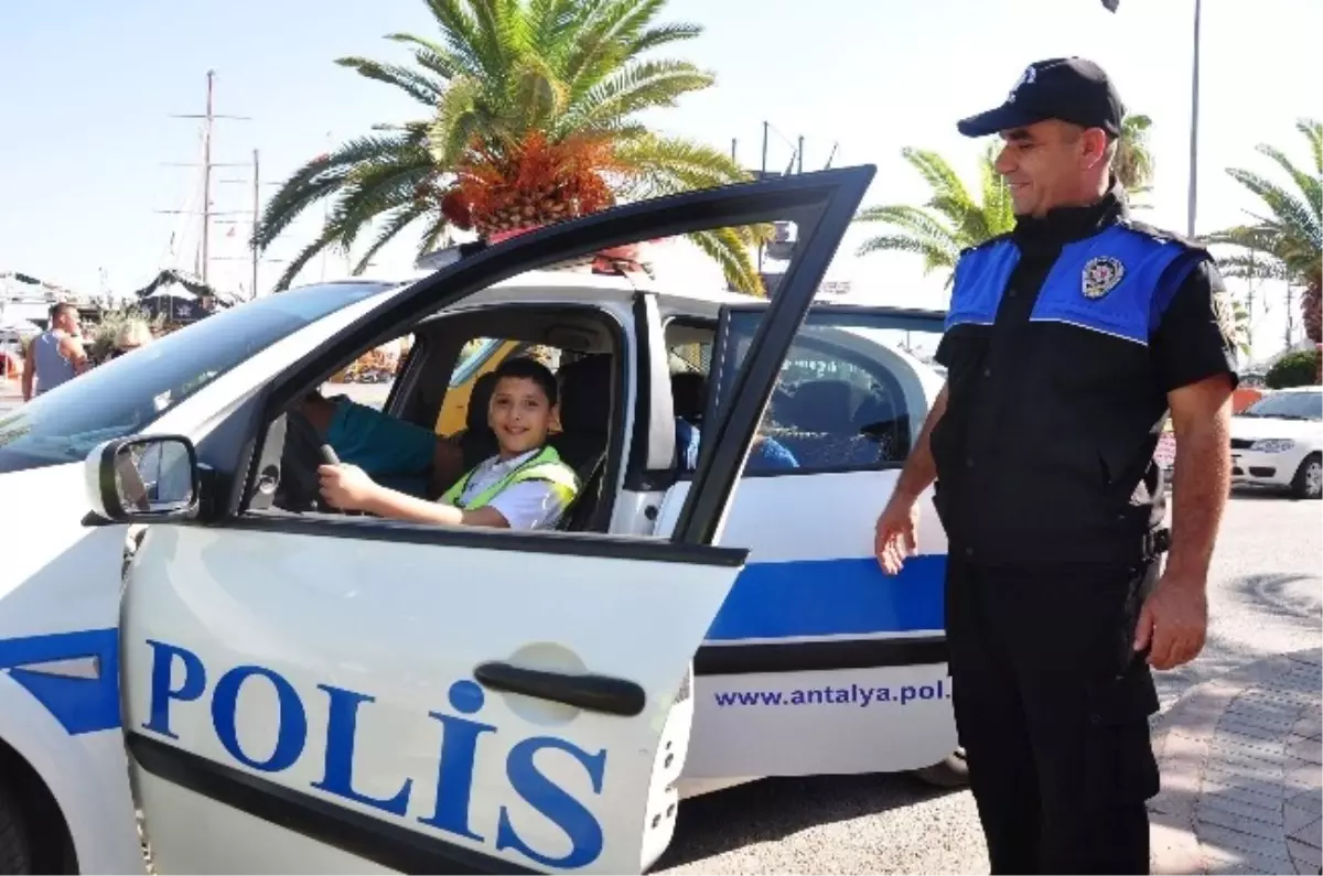 Alanya\'da Engelli Çocuklar Polis Oldu