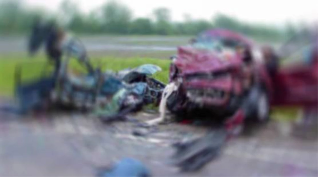 Gümüşhane\'de İki Ayrı Trafik Kazası 1 Ölü, 10 Yaralı