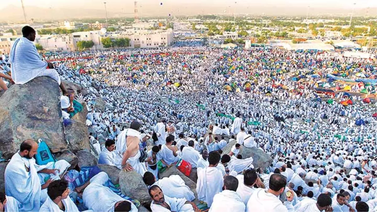 Hacı Adayları Arafat\'a Çıkıyor