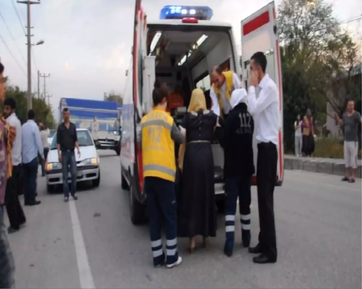 Kazada Gelin ve Damat Yaralandı