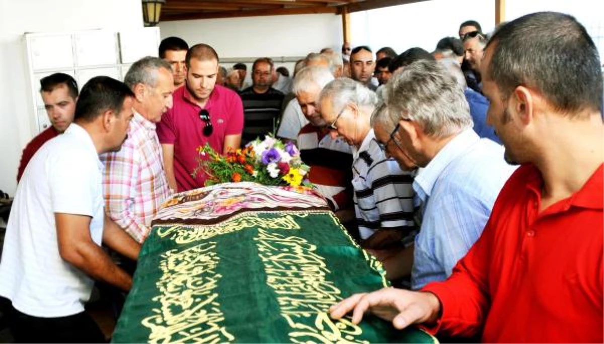 Mehmet Ağar, Aile Dostunun Cenazesine Katıldı