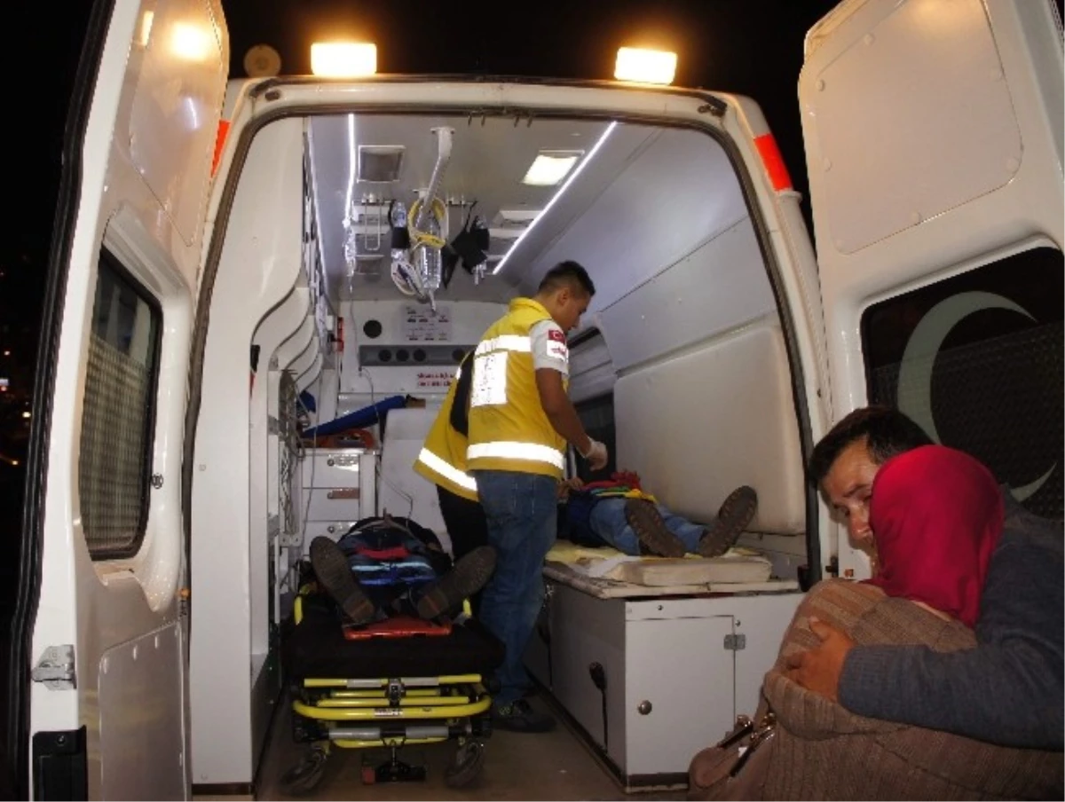 Rehabilitasyon Merkezine Ait Araç Otomobille Çarpıştı: 4 Yaralı