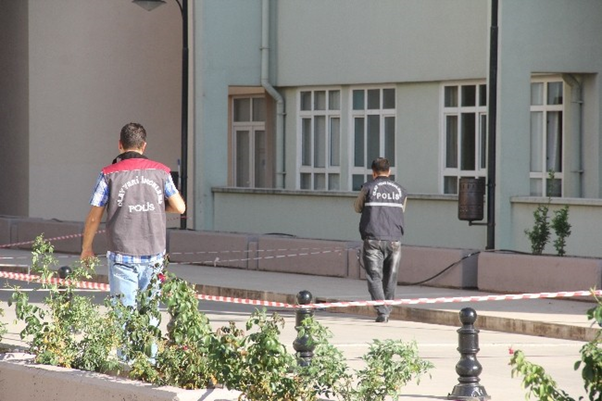 Tedavi Gördüğü Hastanede İntihar Etti