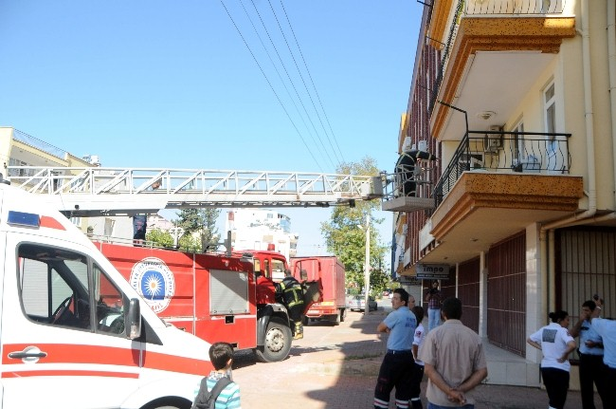 Uykuya Dalan Kocayı İtfaiye Ekibi Uyandırdı