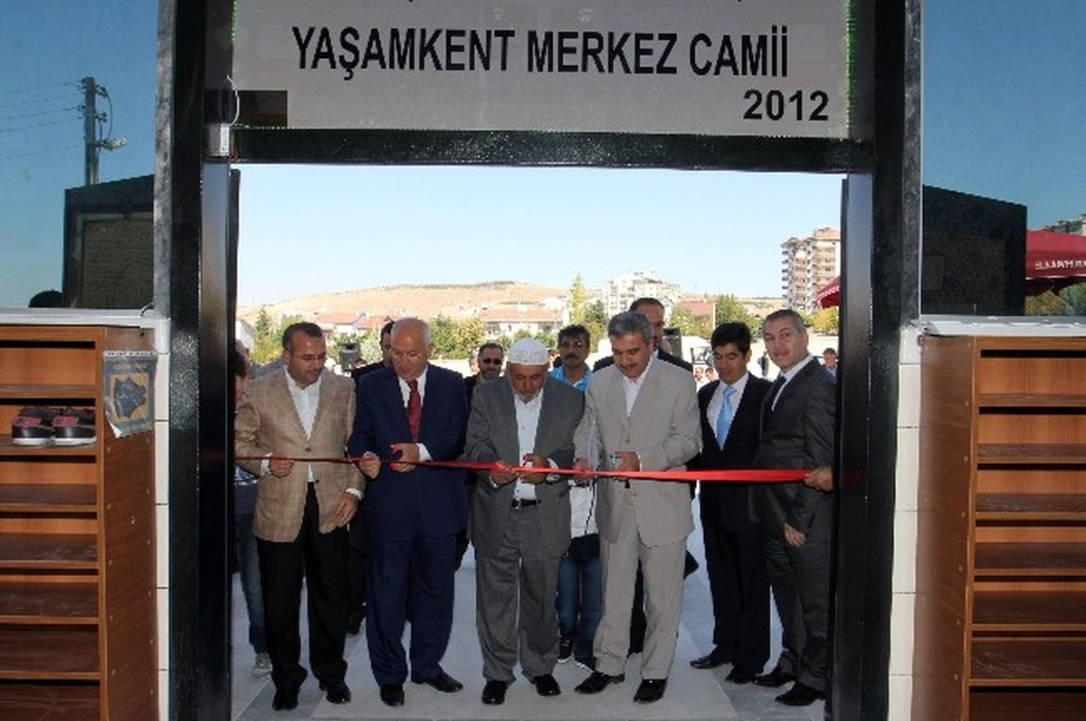 Yaşar, Caminin İbadete Açılış Törenine Katıldı