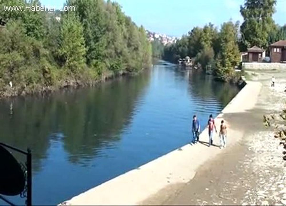 Bartın Irmağı\'nın rengi siyaha büründü
