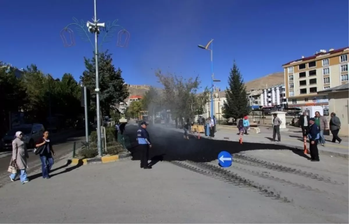 Bayburt Belediyesi Yollarını Asfaltlıyor