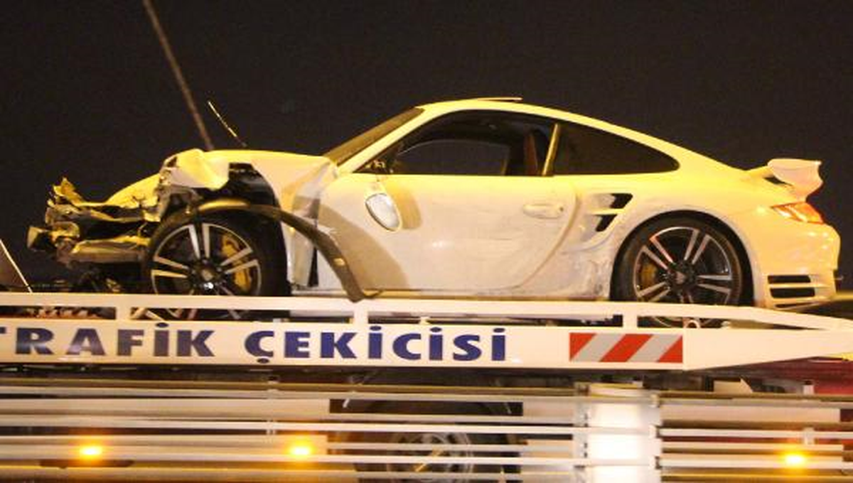 Boğaziçi Köprüsü\'nde Makas Atarken 2 Araca Çarptı
