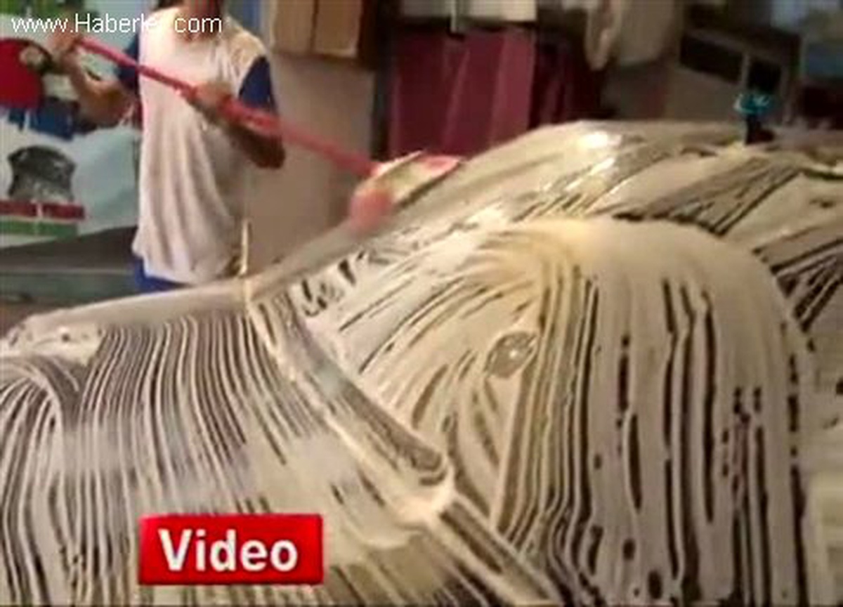 Eskişehir\'de Oto Yıkamacılar Erken Bayram Etti