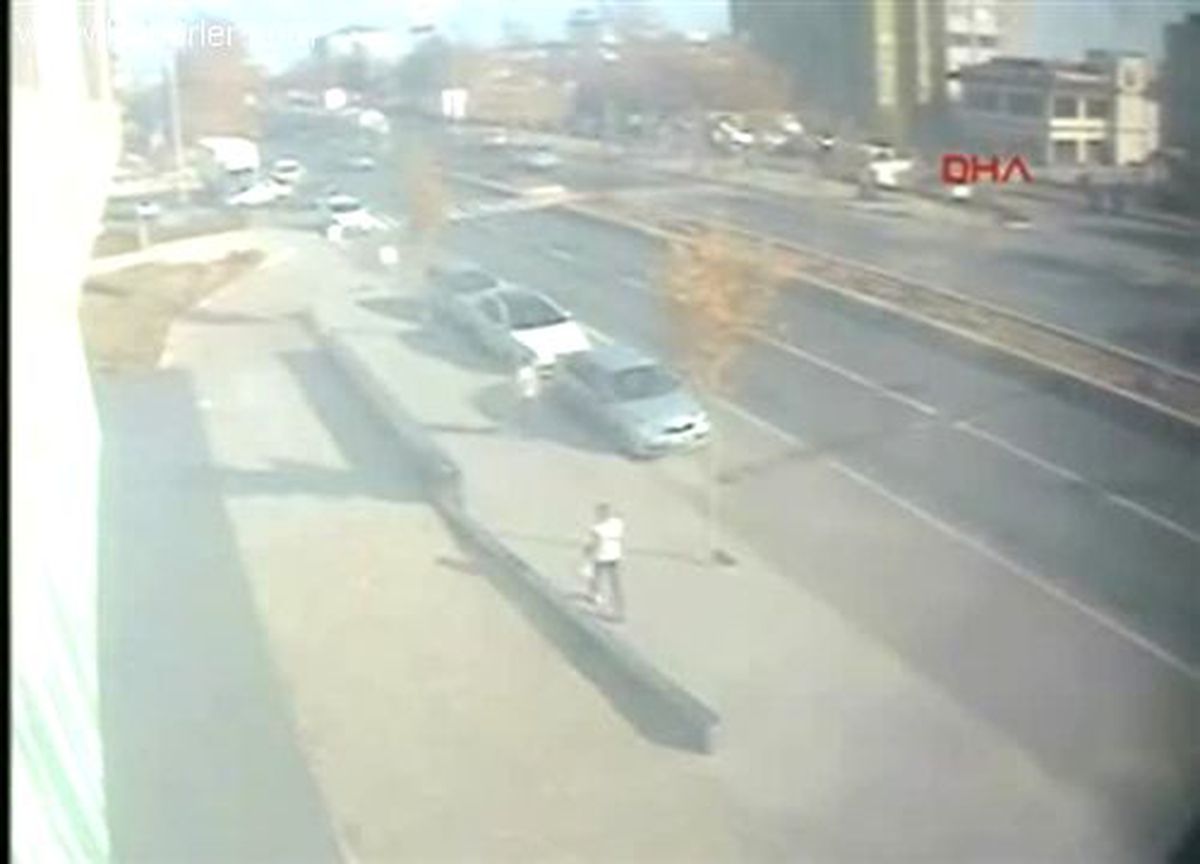 Jaguarla Takip Etti, Jammerla Sinyal Kesip Hırsızlık Yaptı