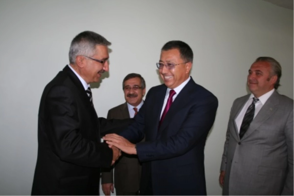 Kazakistan Büyükelçisi, Vali Kılıç\'ı Ziyaret Etti