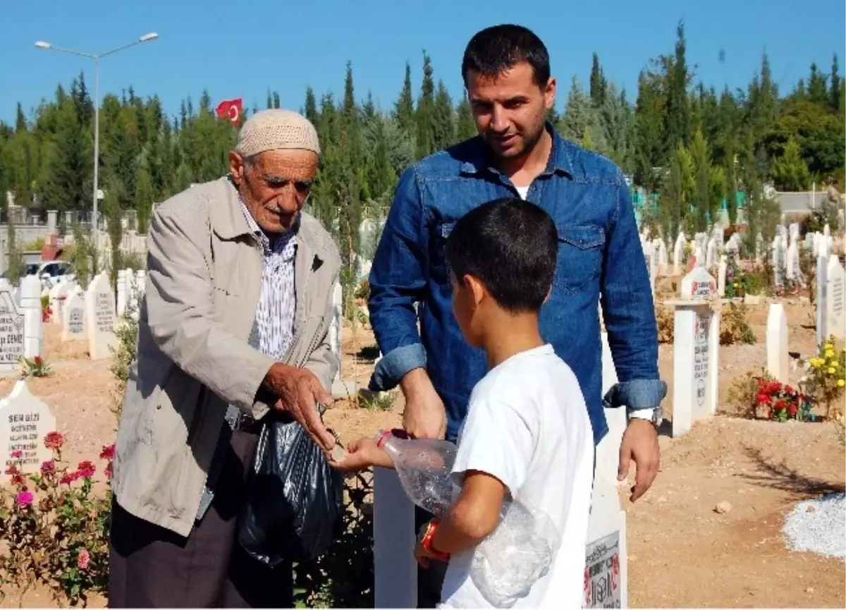 Mezarlığın Çalışan Çocukları