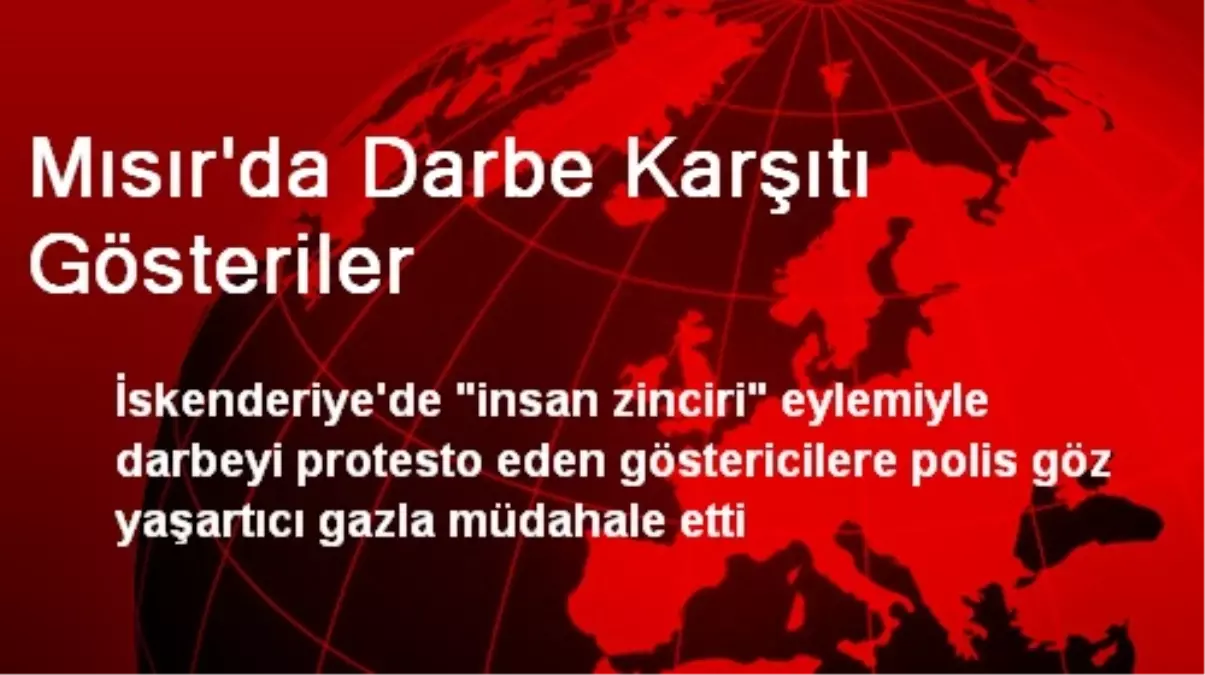 İskenderiye\'de Darbe Karşıtları İnsan Zinciri Oluşturdu