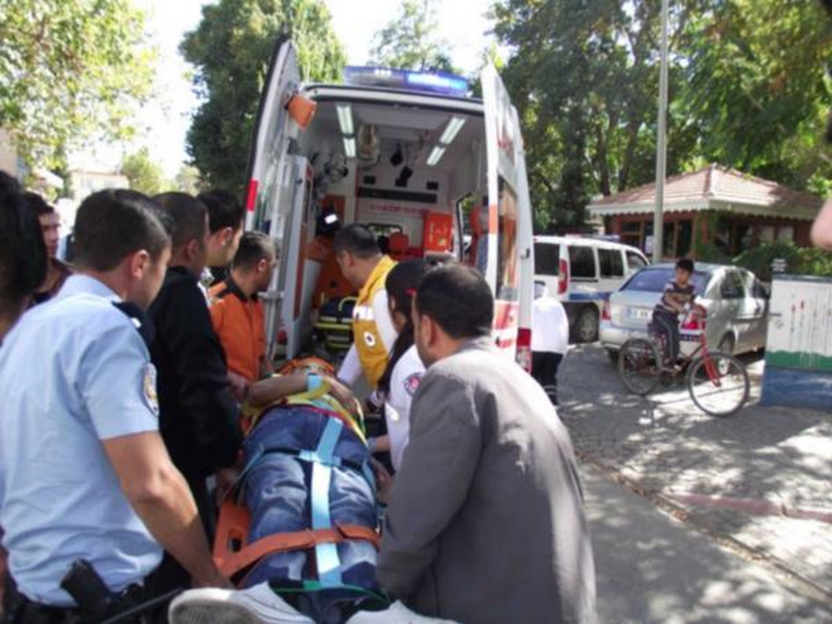 Otomobil, Bisikletliye Çarptı: 1 Yaralı