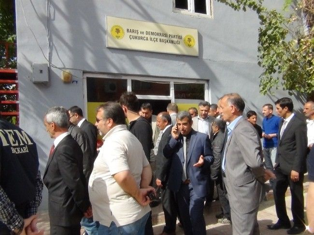 Vali Kalkan, Sınırdaki Vatandaşlarla Bayramlaştı