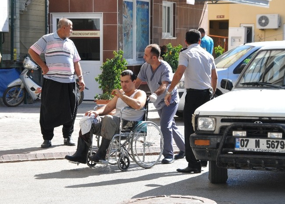 Alanya\'da 40 Acemi Kasap Hastaneye Kaldırıldı
