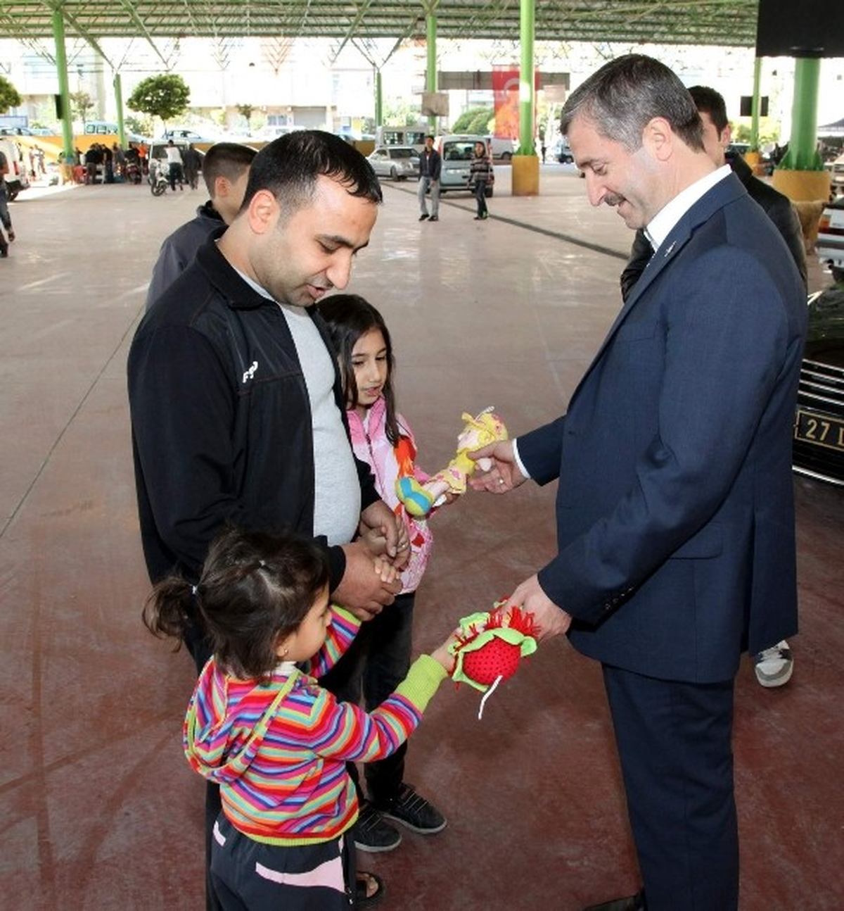 Başkan Tahmazoğlu, Vatandaşlarla Bayramlaştı Kurban Kesim Yerlerini Ziyaret Etti