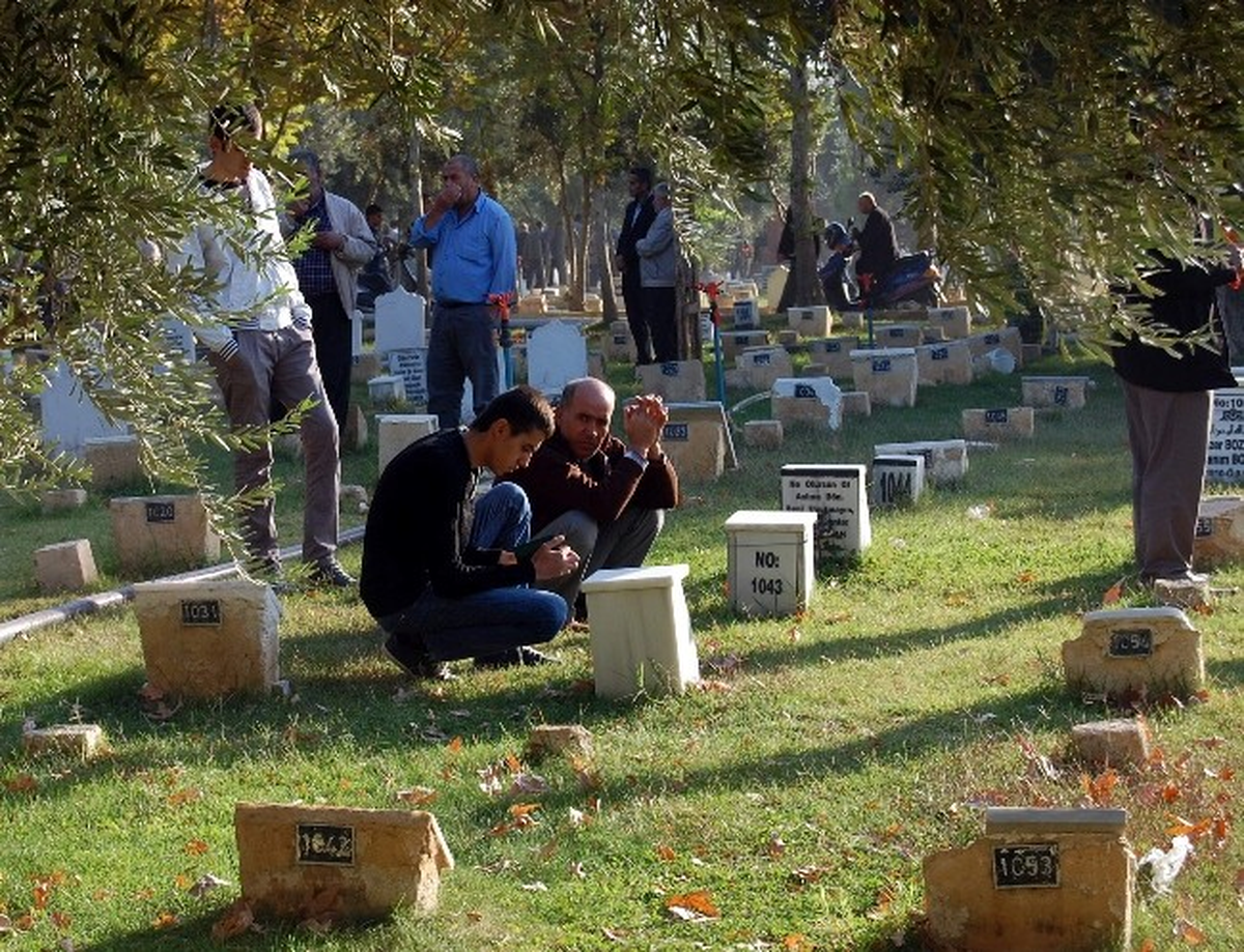 Bayramda Mezarlıklar Dolup Taştı