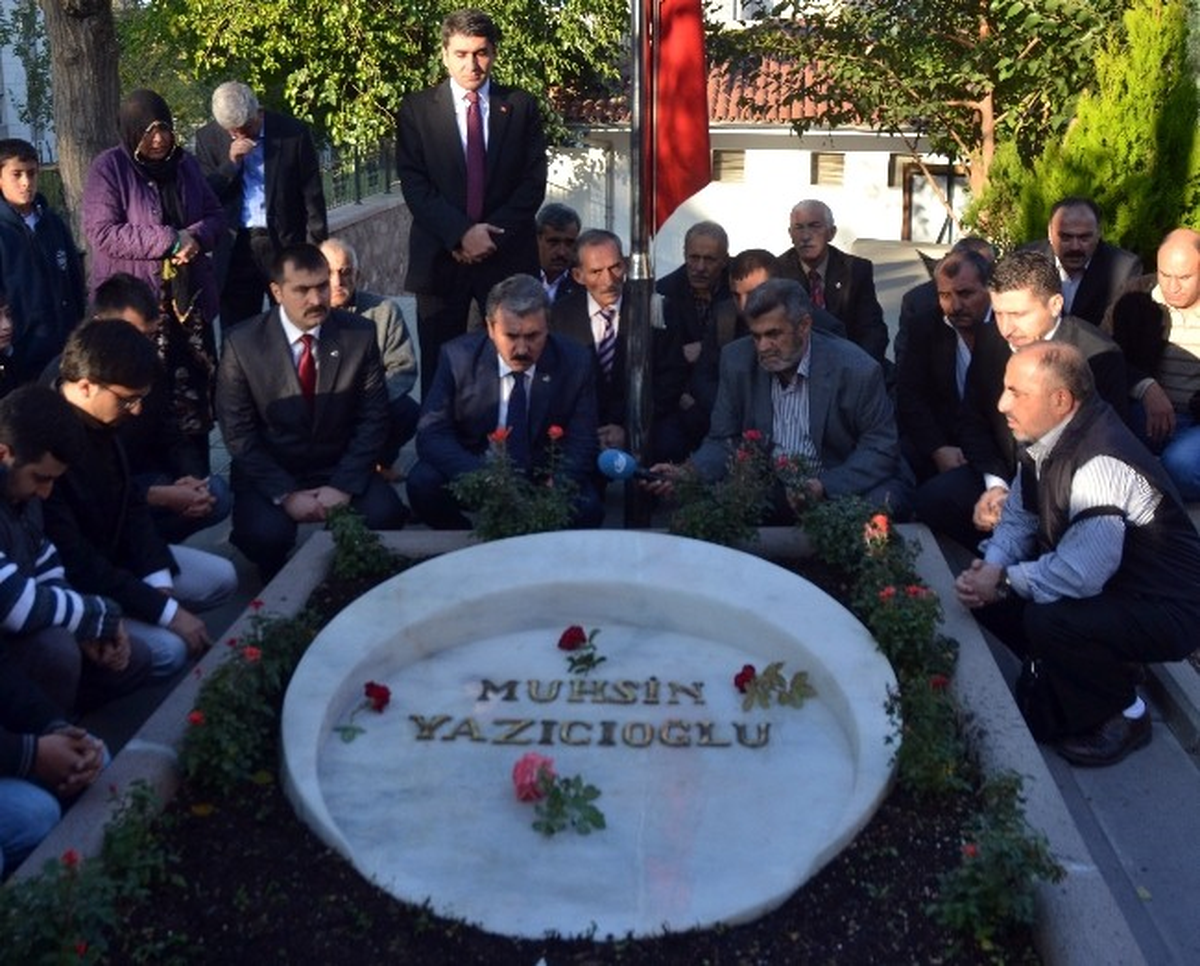 BBP Genel Başkanı Destici, Bayram Namazını Tacettin Dergahı'nda Kıldı