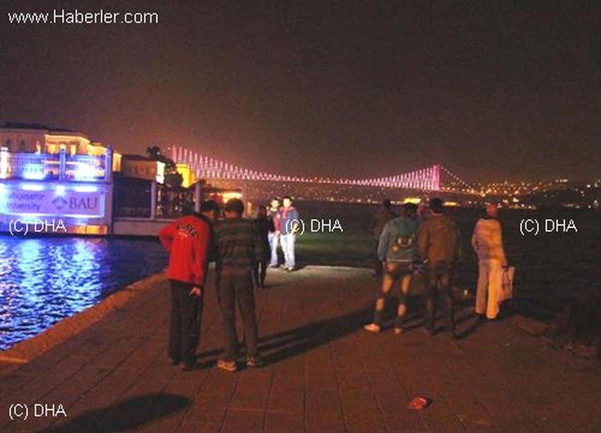 Boğaziçi Köprüsü, Pembe Renge Büründü