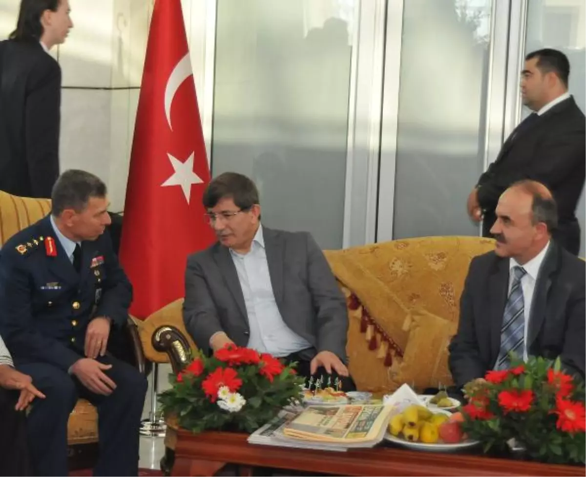 Davutoğlu: Kaçırılan Pilotlar İçin Lübnan Başbakanıyla Görüştüm (3)