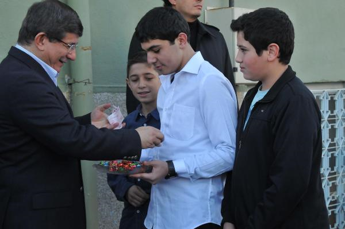 Davutoğlu: Kaçırılan Pilotlar İçin Necip Mikati ile Görüştüm