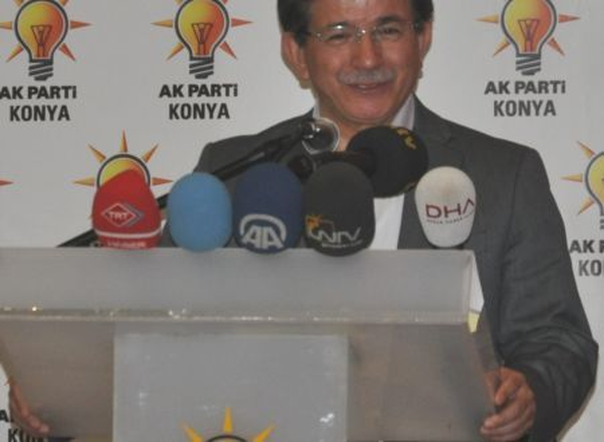 Davutoğlu Suriye için diplomasi trafiği