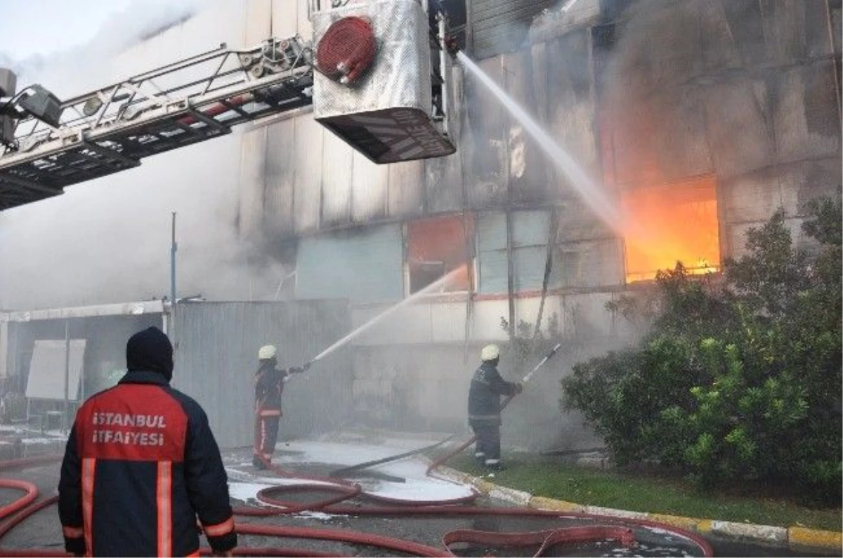 Esenyurt'taki Fabrika Yangını